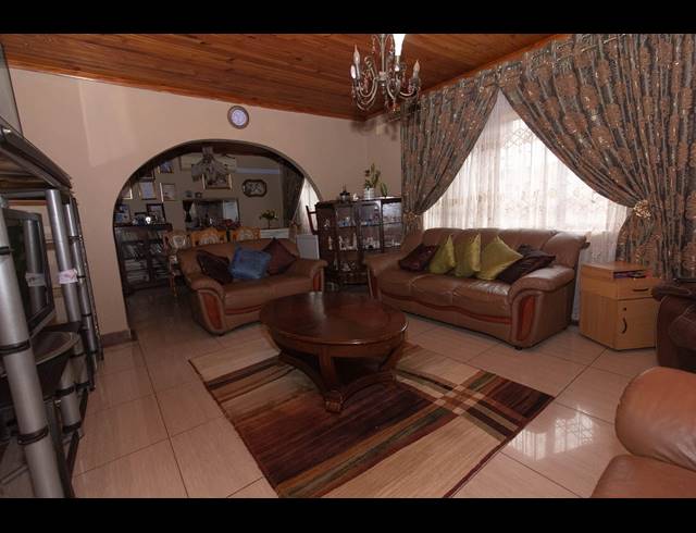3 BEDROOM HOUSE FOR SALE IN WESTCLIFF